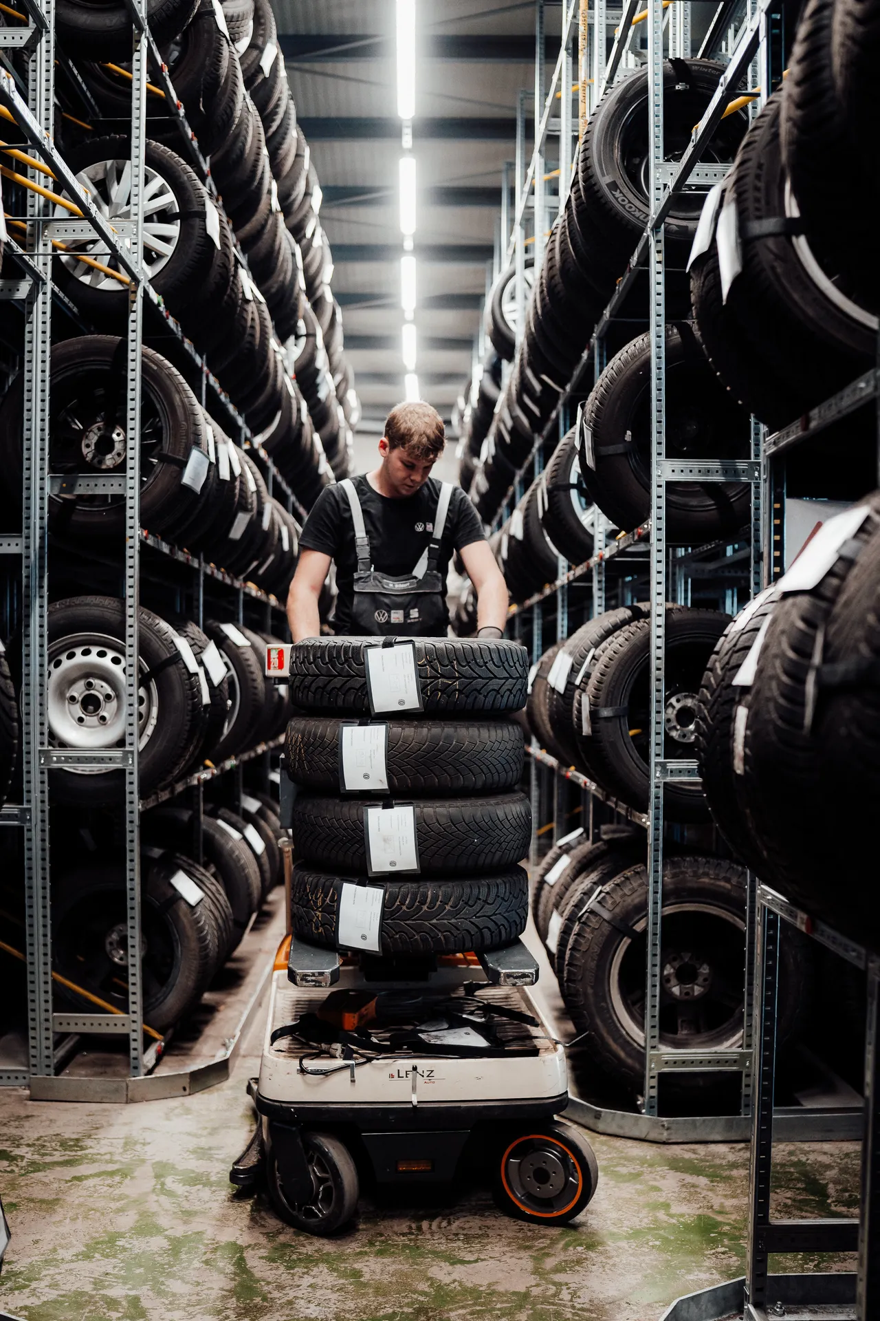 Social Media Marketing – Volles Reifenlager von Lenz Autohaus